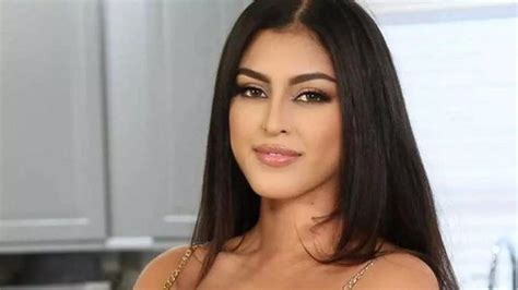 sofia leaon|5 Facts About Adult Star Sophia Leone Who Died At 26